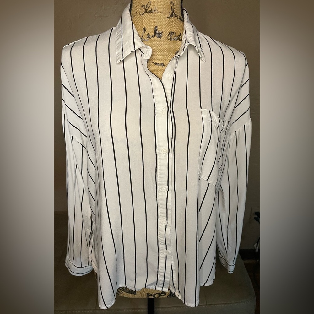 Forever 21 White and Black Striped Women’s Shirt Button down size Med PTP 22”